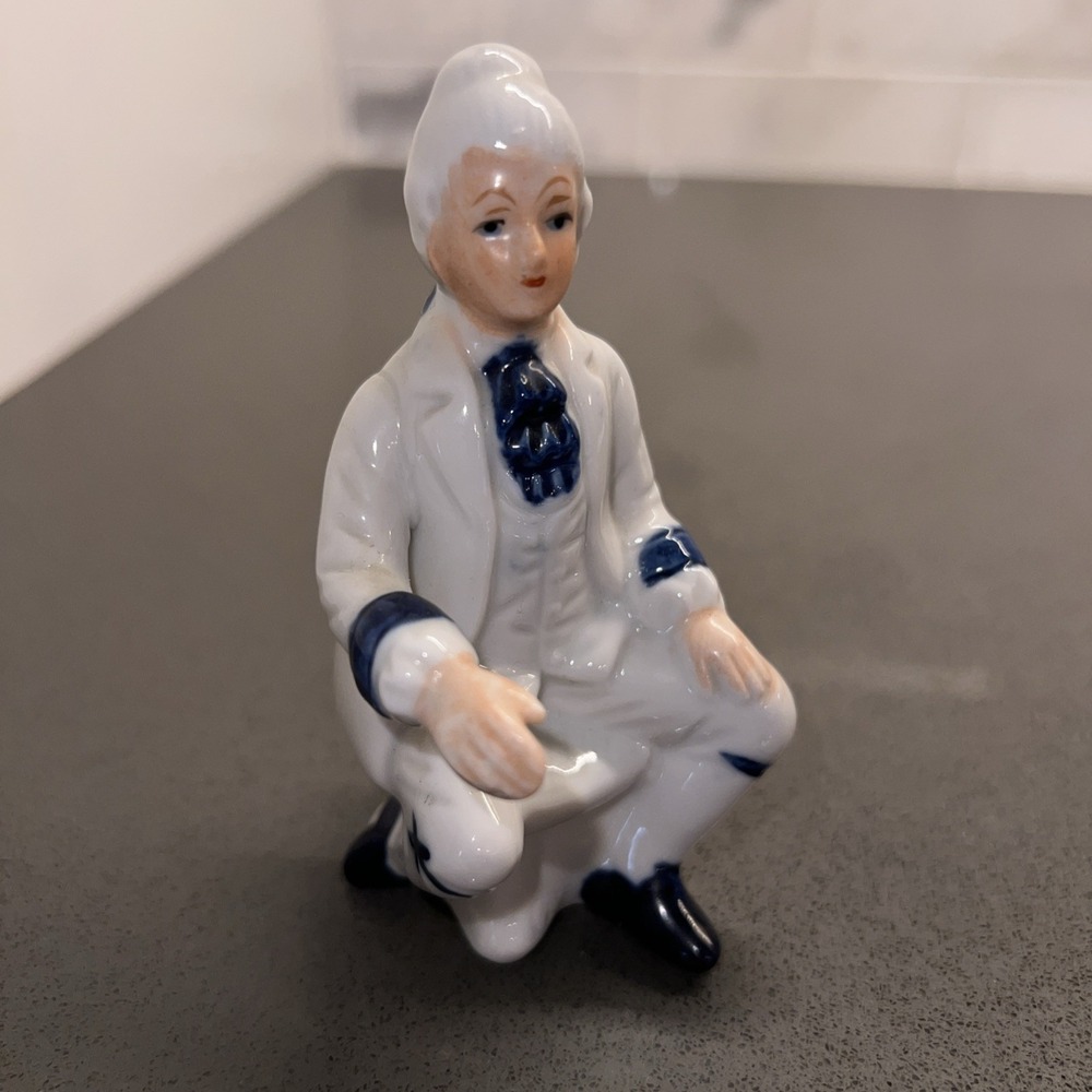 Vintage Deville Colonial Blue & White Porcelain Gent Taiwan